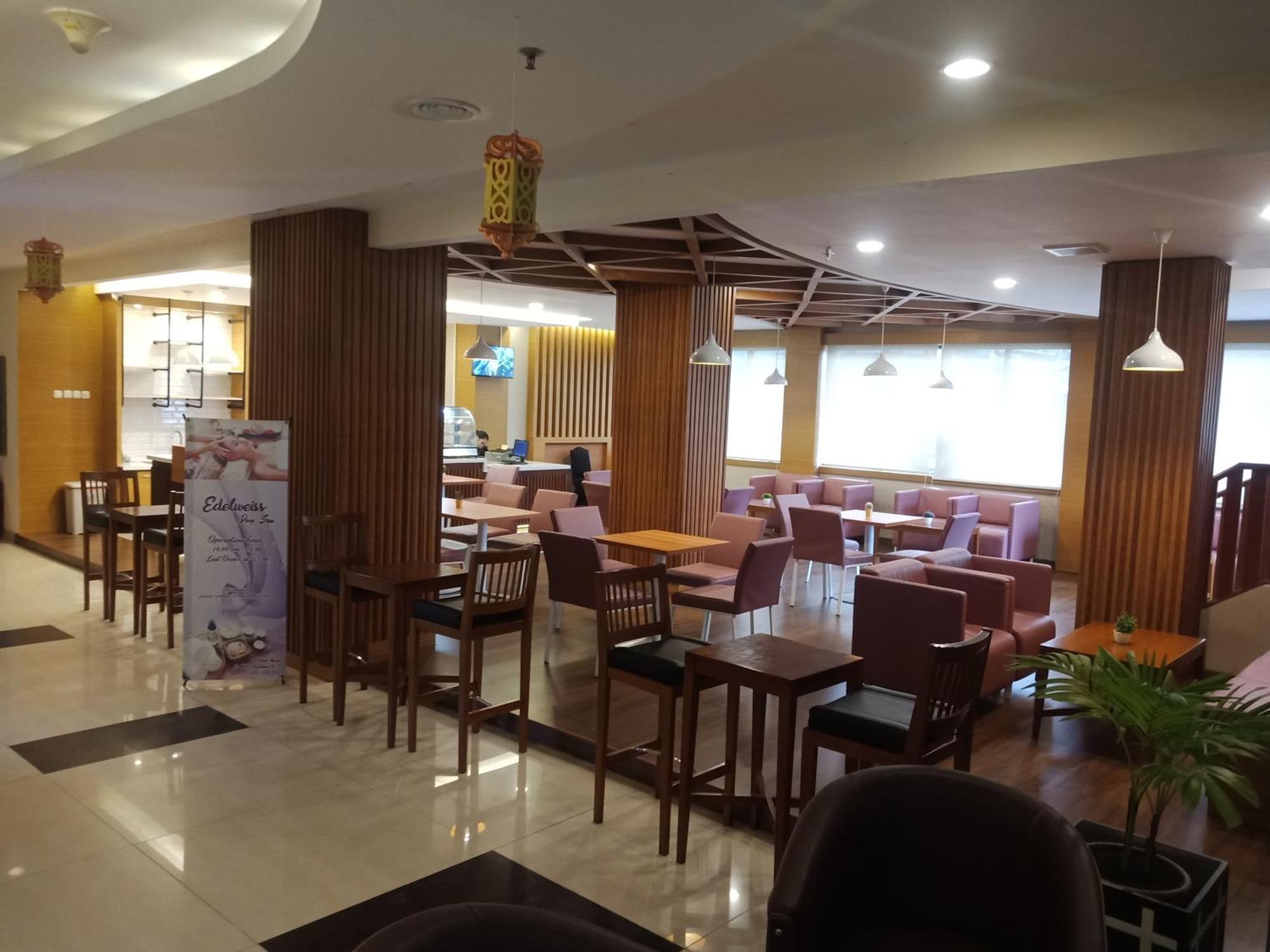 Manise Hotel Ambon Exterior foto