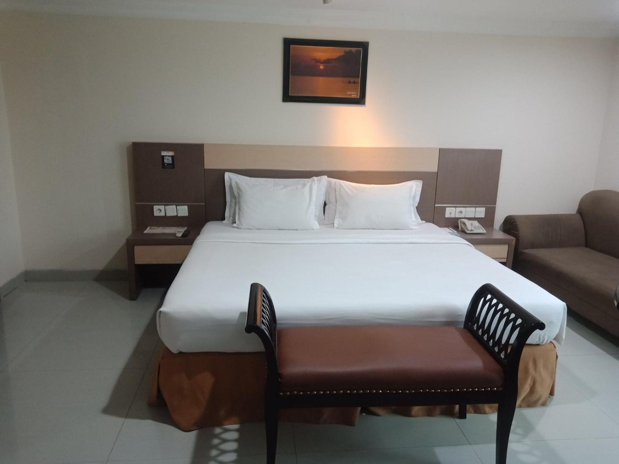 Manise Hotel Ambon Exterior foto