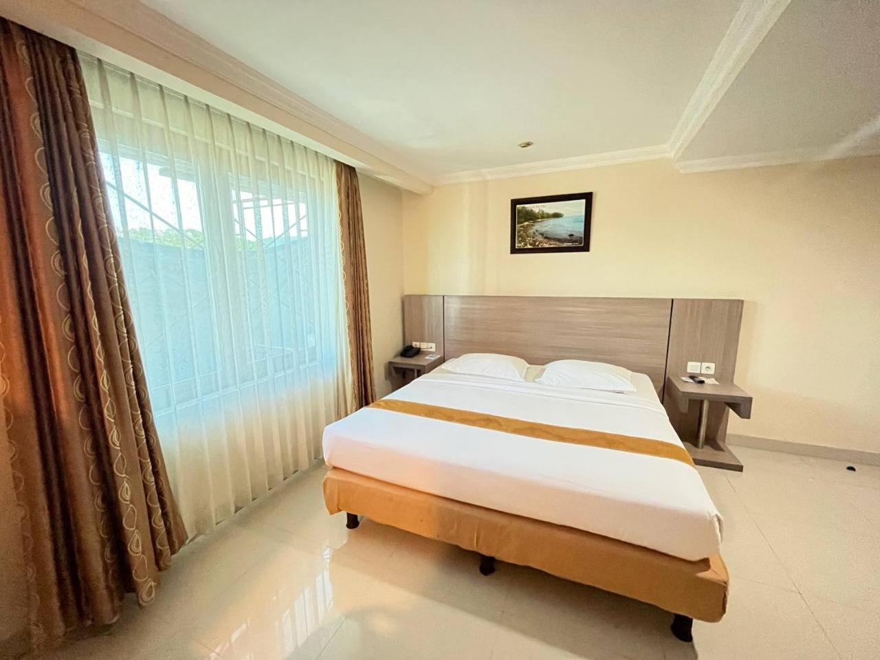 Manise Hotel Ambon Exterior foto
