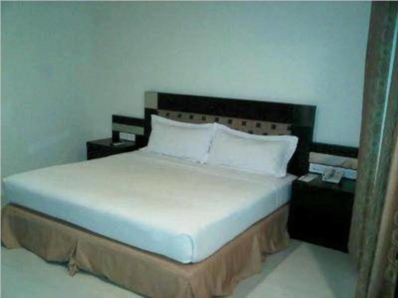 Manise Hotel Ambon Exterior foto